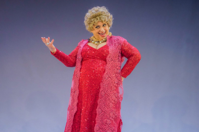 53º Festival de Teatro da UEPG abre programação com tributo a Dercy e encerra com Paulo Betti