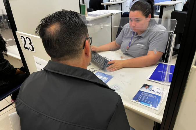 Mutirão de empregos temporários do Estado atrai centenas de candidatos