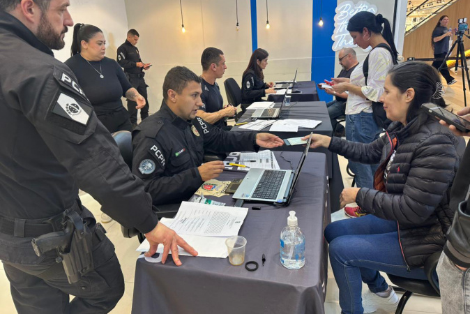 PCPR entrega aos reais donos celulares roubados que foram recuperados em ações policiais