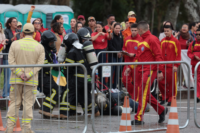 Paraná sedia competição nacional de resgate e teste de habilidades entre bombeiras