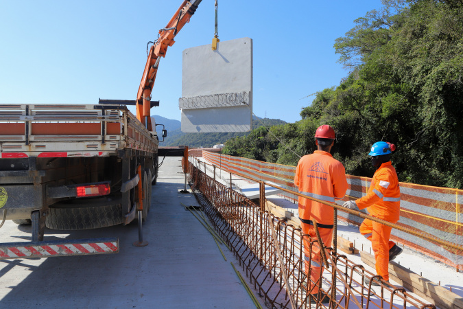 85% dos municípios paranaenses têm saldo positivo de empregos em 2025