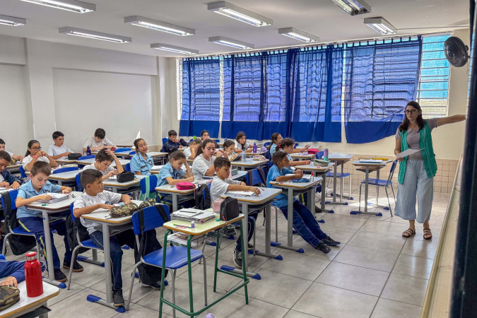 Educação fará consultas para implementar novos colégios cívico-militares em novembro
