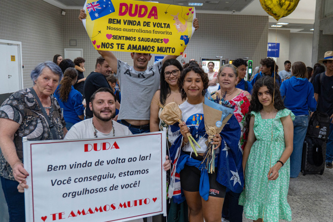 Alunos do Ganhando o Mundo retornam ao Paraná após semestre escolar na Austrália