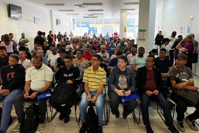 Mutirão de empregos reúne mais de 20 empresas e tem candidatos pré-aprovados