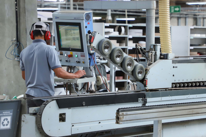 Ritmo acelerado: Paraná abre semana com oferta de 26,5 mil vagas de emprego