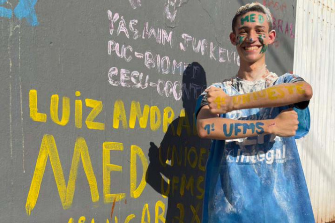 Aluno da rede pública vai do Ganhando o Mundo ao 1º lugar de medicina em federal