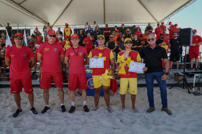 Bombeiros formam 93 novos guarda-vidas militares e civis para reforçar segurança aquática