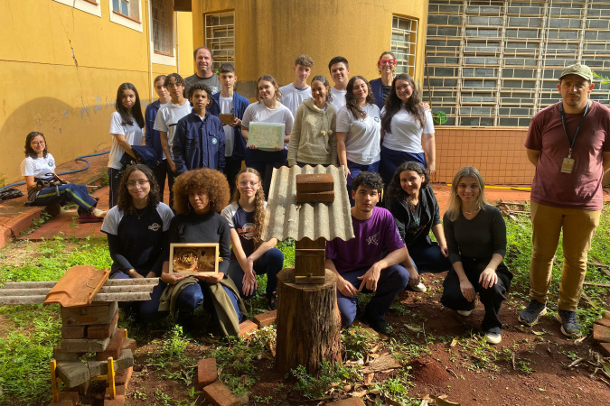 Projeto ambiental de Clube de Ciências de colégio cívico-militar ajuda rearborização de Rolândia