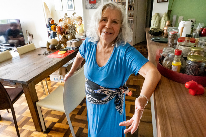 Cerimônia, show e sarau: Alice Ruiz recebe Medalha de Mérito Cultural na Biblioteca Pública