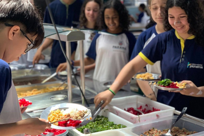 Merenda ligada à agricultura familiar amplia cuidados nutricionais no Paraná