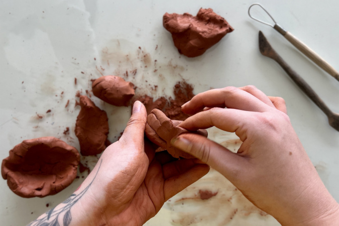 Museu Oscar Niemeyer promove oficina de modelagem em argila em abril