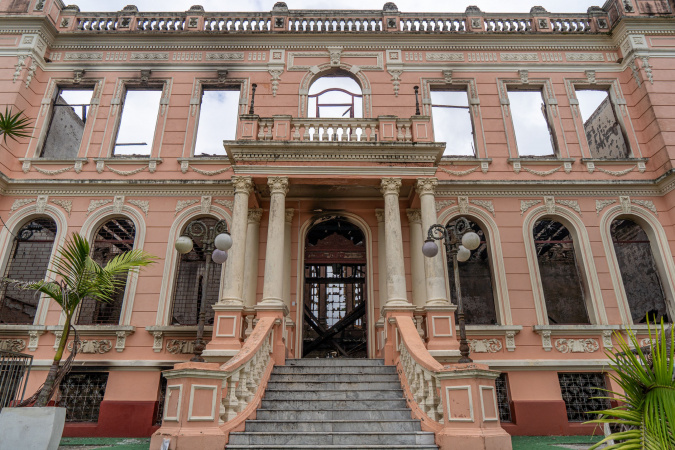 Todos os alunos do Instituto de Educação de Paranaguá retornam às aulas presenciais na segunda